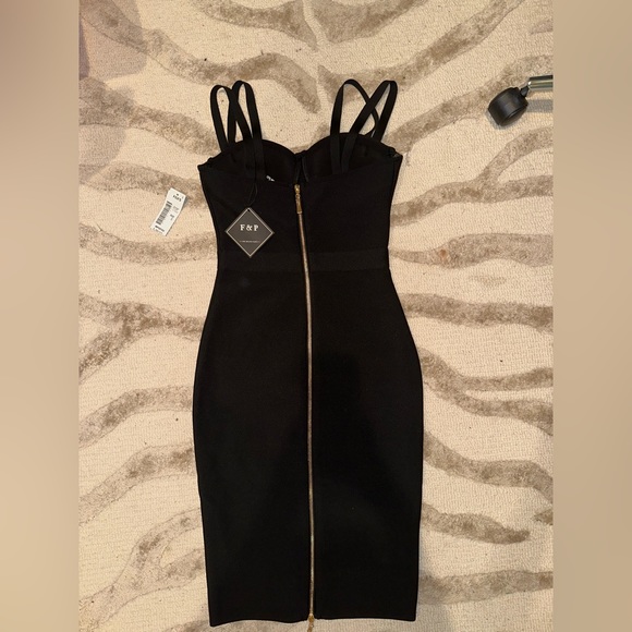 Black dress size small - Picture 3 of 7